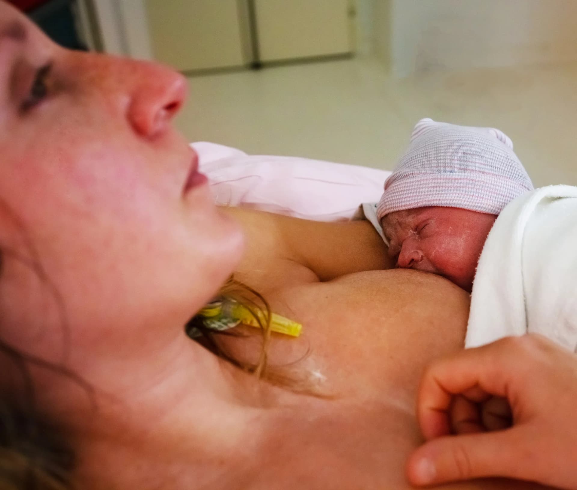 Newborn Skin-to-Skin — Intimate Lifestyle Shot